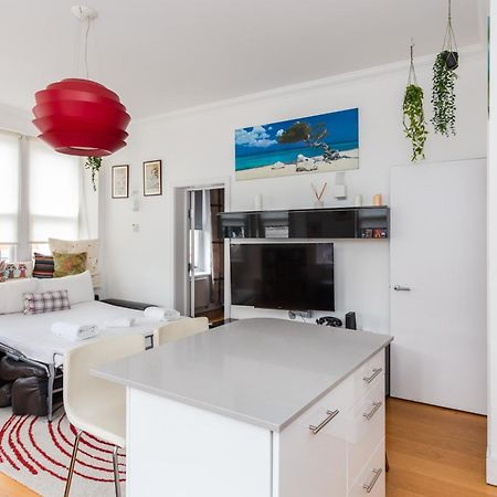 Homely 1 Bedroom Apartment In The Heart Of Vibrant Camden ロンドン エクステリア 写真