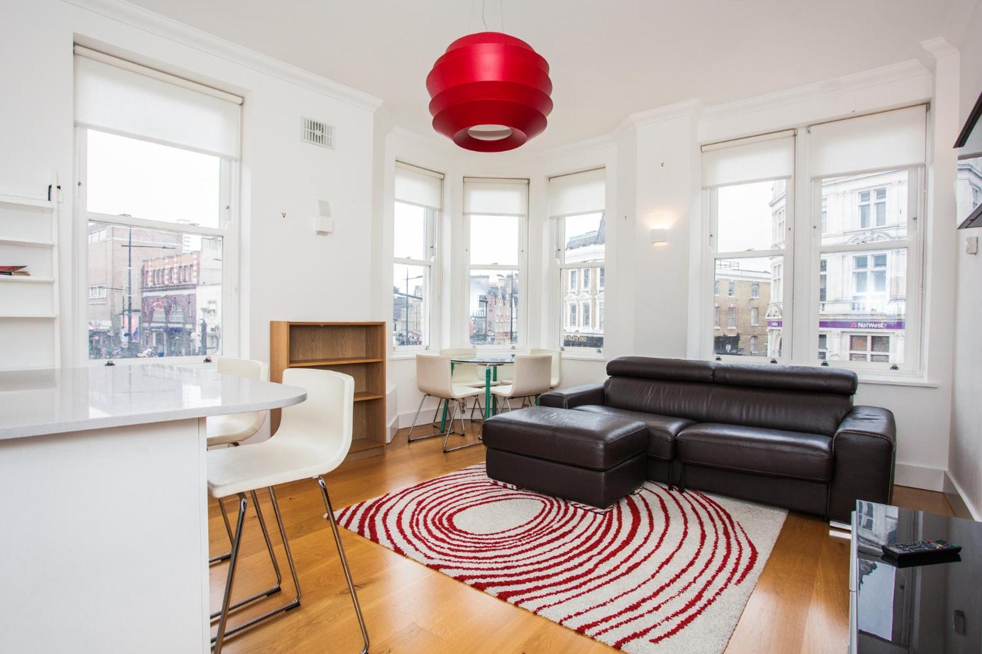 Homely 1 Bedroom Apartment In The Heart Of Vibrant Camden ロンドン エクステリア 写真