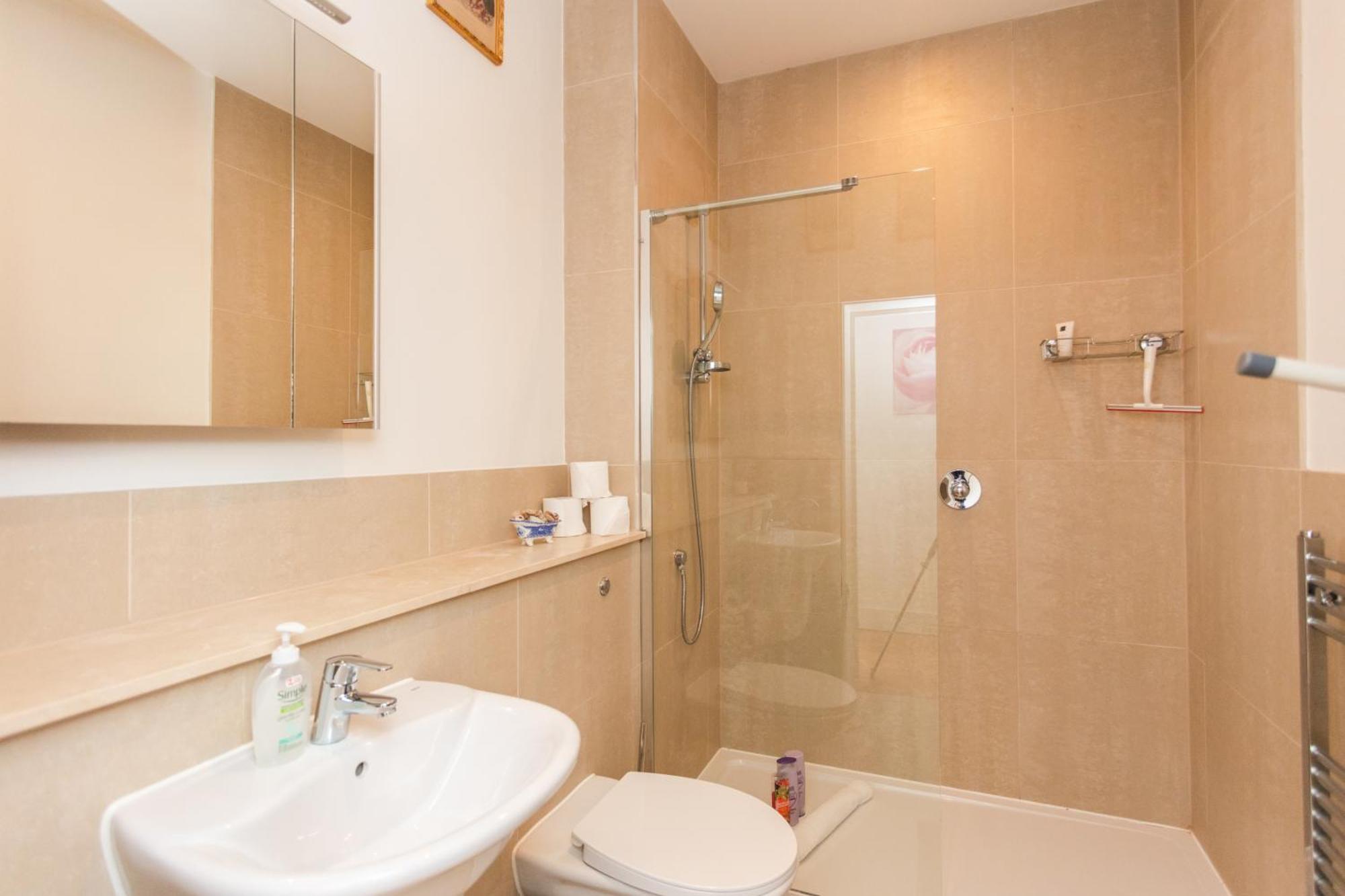 Homely 1 Bedroom Apartment In The Heart Of Vibrant Camden ロンドン エクステリア 写真